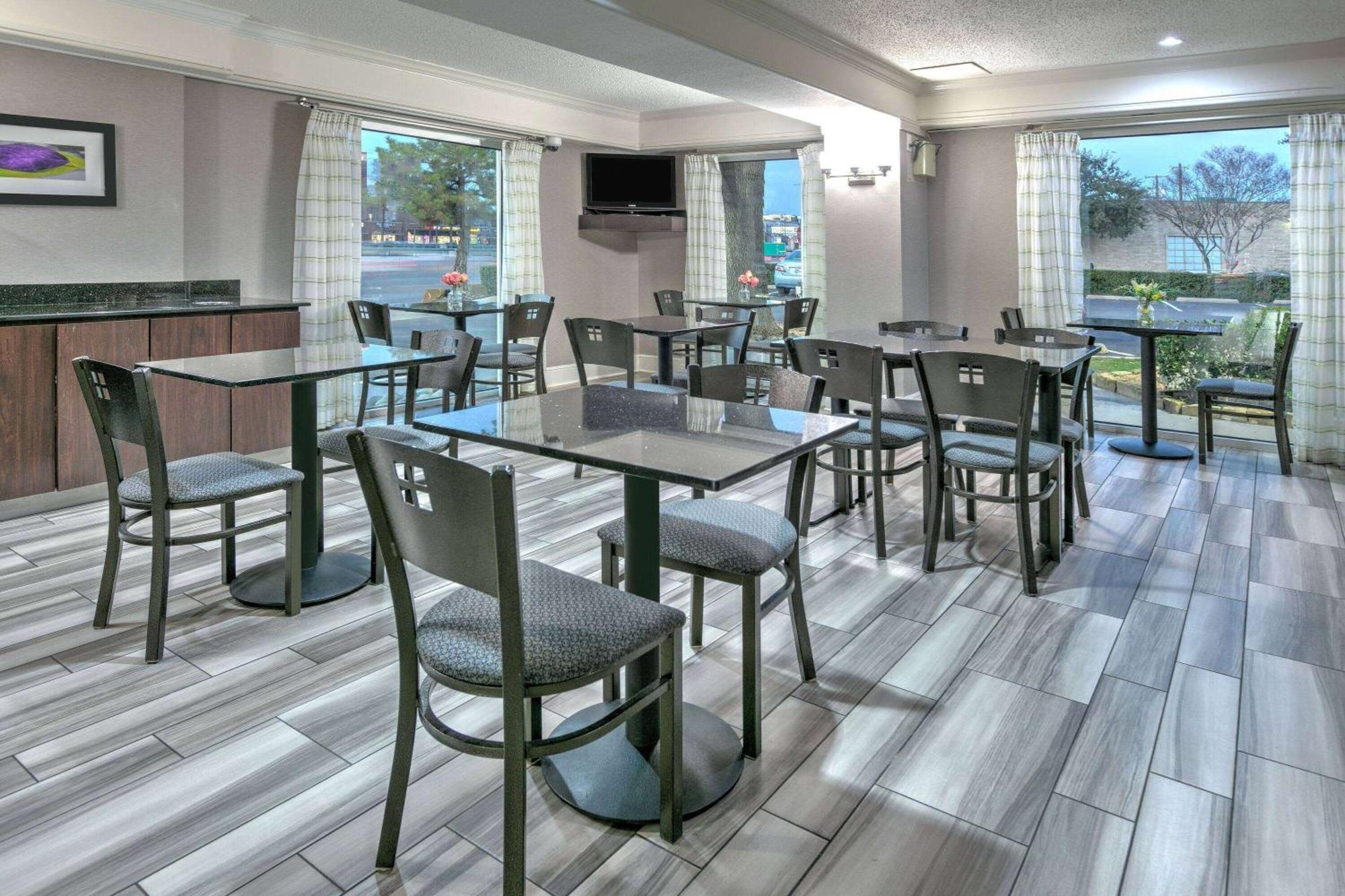 La Quinta Inn By Wyndham Dallas Uptown Exterior foto
