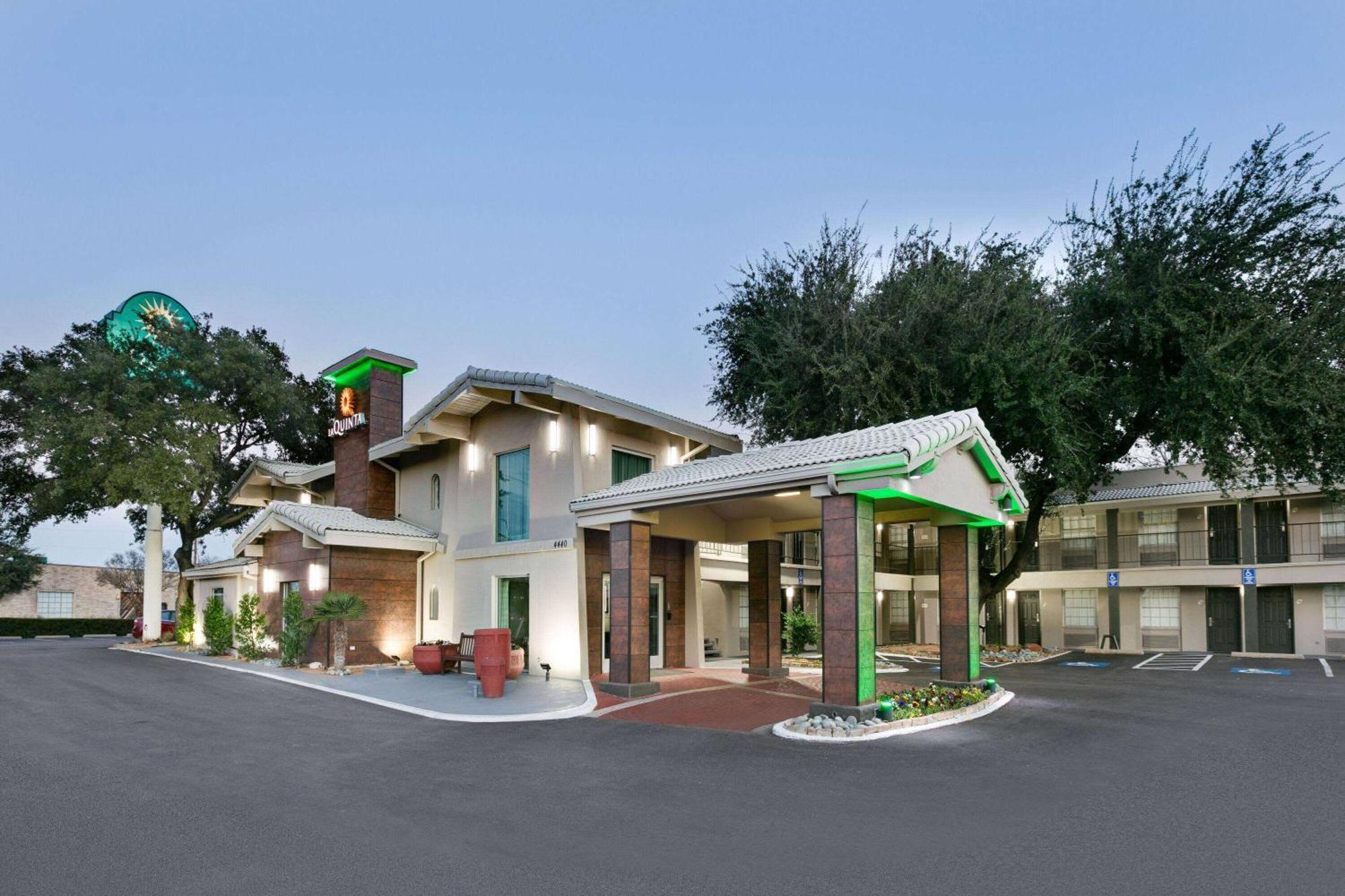 La Quinta Inn By Wyndham Dallas Uptown Exterior foto