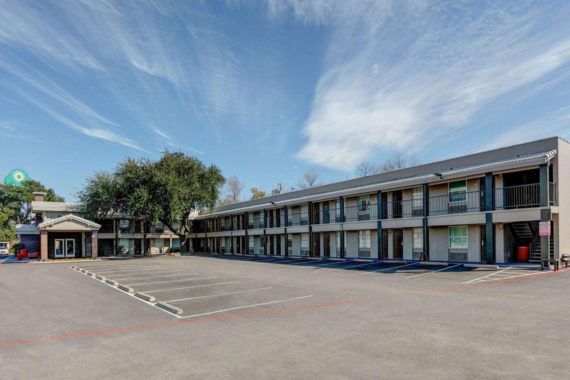 La Quinta Inn By Wyndham Dallas Uptown Exterior foto